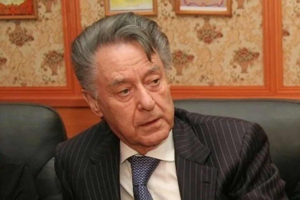 Поэта Андрея Дементьева в Твери отлучили от поэзии - KP.RU