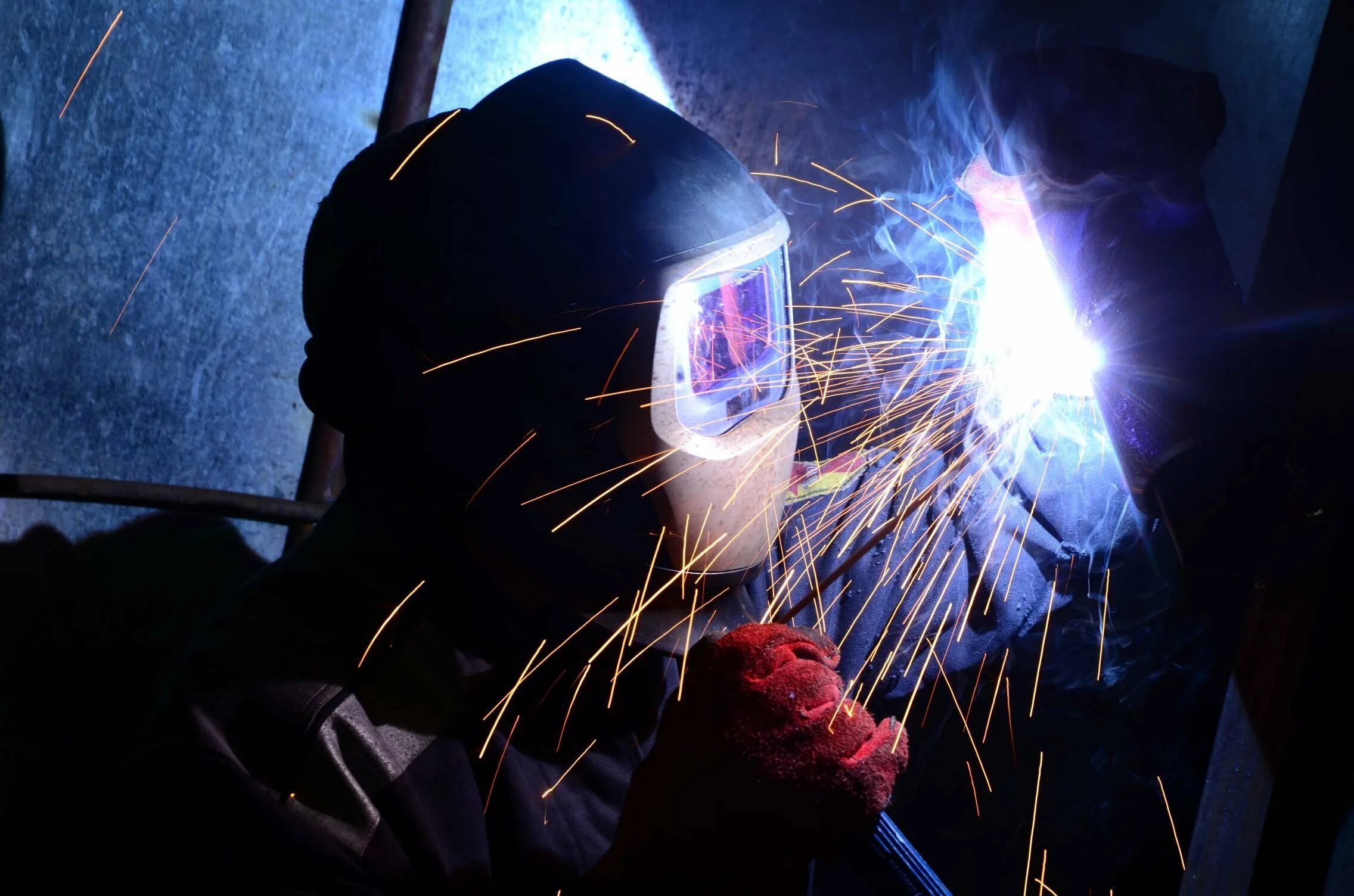 Профессия сварщик. Работа сварщиком череповец. Работа сварщиком череповец. Судовой сварщик. Работа сварщиком череповец.