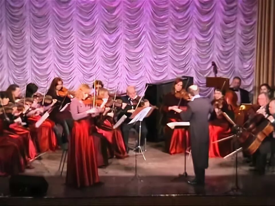 Вивальди для струнных. Камерный оркестр Ренессанс. Мариупольская камерная кеормония. Вивальди концерт для 2 скрипок ля минор слушать итальянский оркестр.