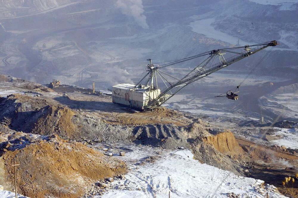 моховский угольный белаз. угольный разрез. моховский разрез. кузнецкий угольный бассейн кузбасс. кузбасс угольный бассейн.