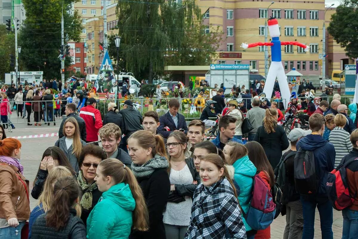 Вести брянск сегодня. Население города Брянска. Брянск люди. Брянск люди в городе. Население г Брянск.