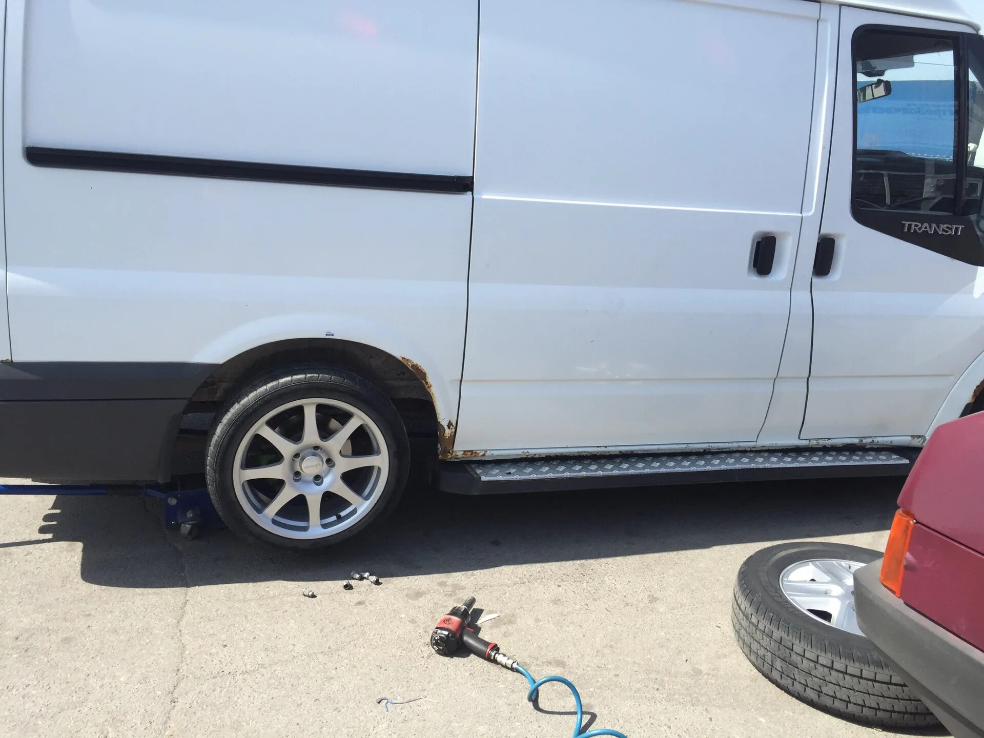 Колеса форд транзит. R17 на форд транзит. форд транзит на колесах r17. ford transit на литых дисках. диски r17на форд транзит.