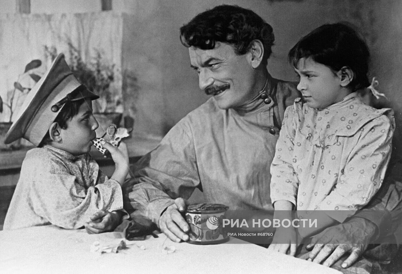 Семья мелеховых тихий дон 2015. Тихий дон 1957 мелехов. Тихий дон 2015. Тихий дон мишатка. Тихий дон дети.