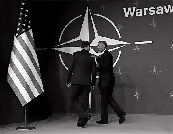 Североатлантический театр фотографии. Логотип НАТО. © AP photo / Jonathan Ernst.