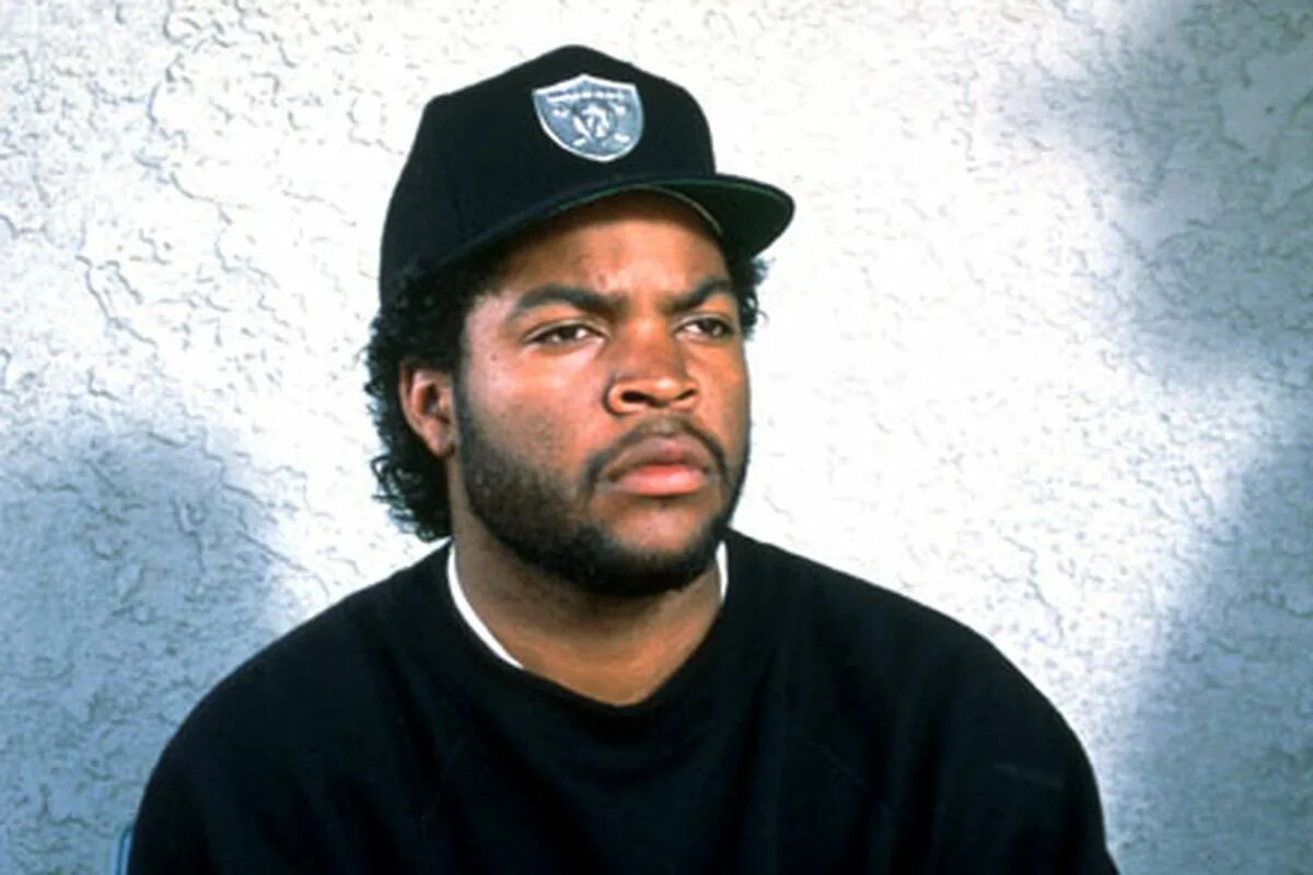 Ice cube мультиплеер. Ice Cube 90s. Ice Cube 1989. Айс Кьюб в молодости. Кепки Reiders Ice Cube.