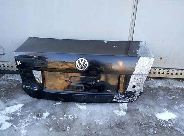 Ремонт VW Polo с заменой крышки багажника и заднего бампера
