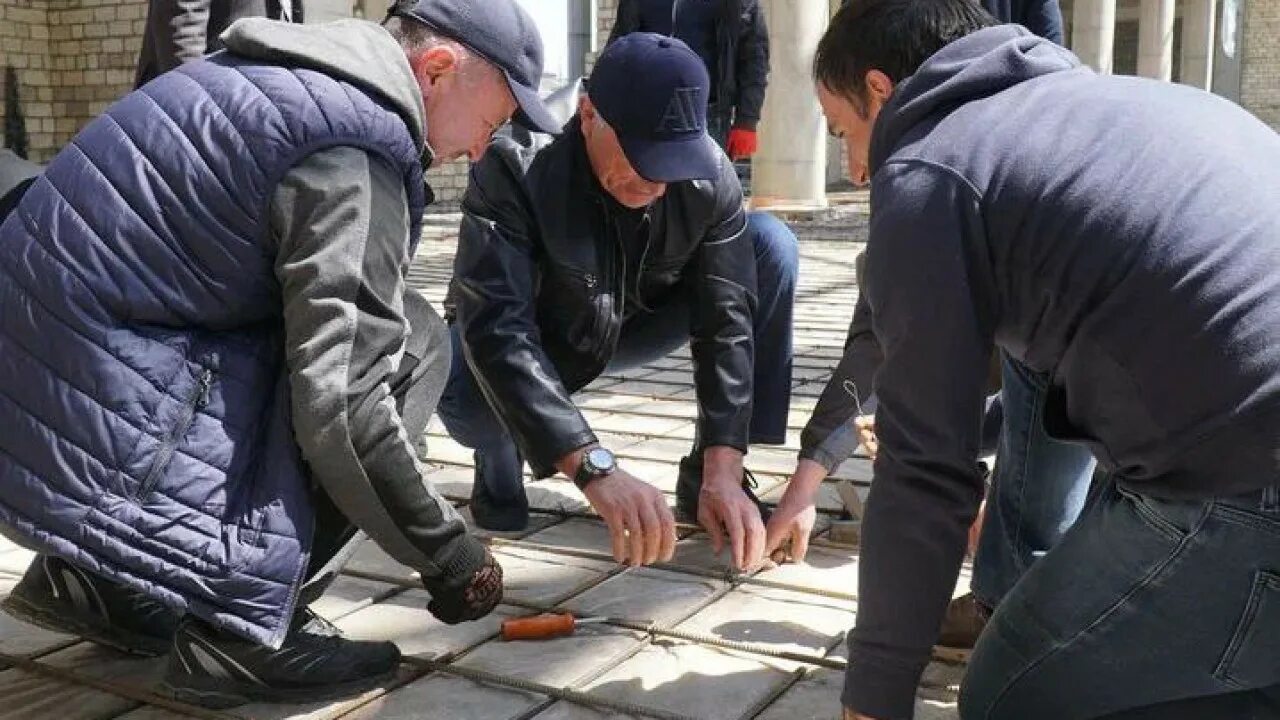Оказание психологической помощи. Скорая. В центре окажут помощь. Руки медработника. Психологическая помощь при чс.