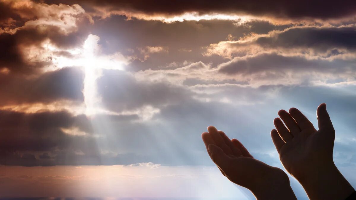 Стать человеком божиим. Бог в небе. Радость во Христе. Человек молится Богу. Руки обращенные к Богу.