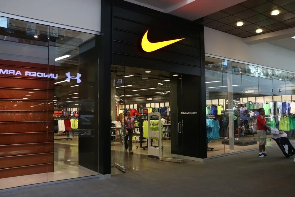 Nike магазин. Торговый центр Nike. Фирменный магазин найк. Магазин найк в Краснодаре. Найк краснодар