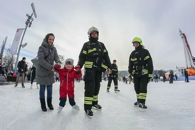 Комплексная безопасность мчс. Псо 216 гку псц. Вднх спасатели. Колесо обозрения вднх. Кормушка мчс.