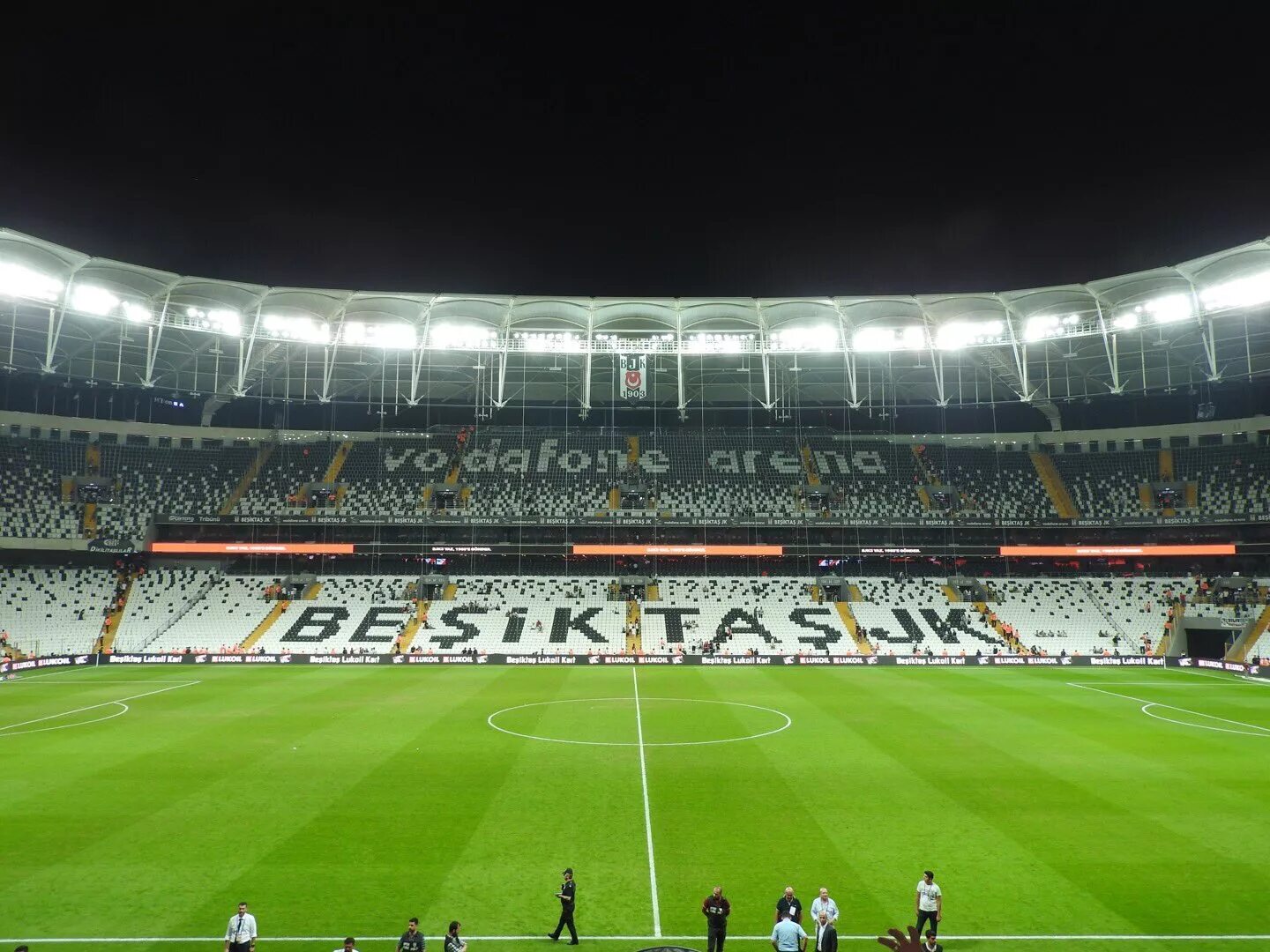Стадион бешикташ. Водафон Арена Бешикташ. Vodafone Park Arena. Vodafone Arena Beşiktaş. Стадион Бешикташ в Стамбуле.