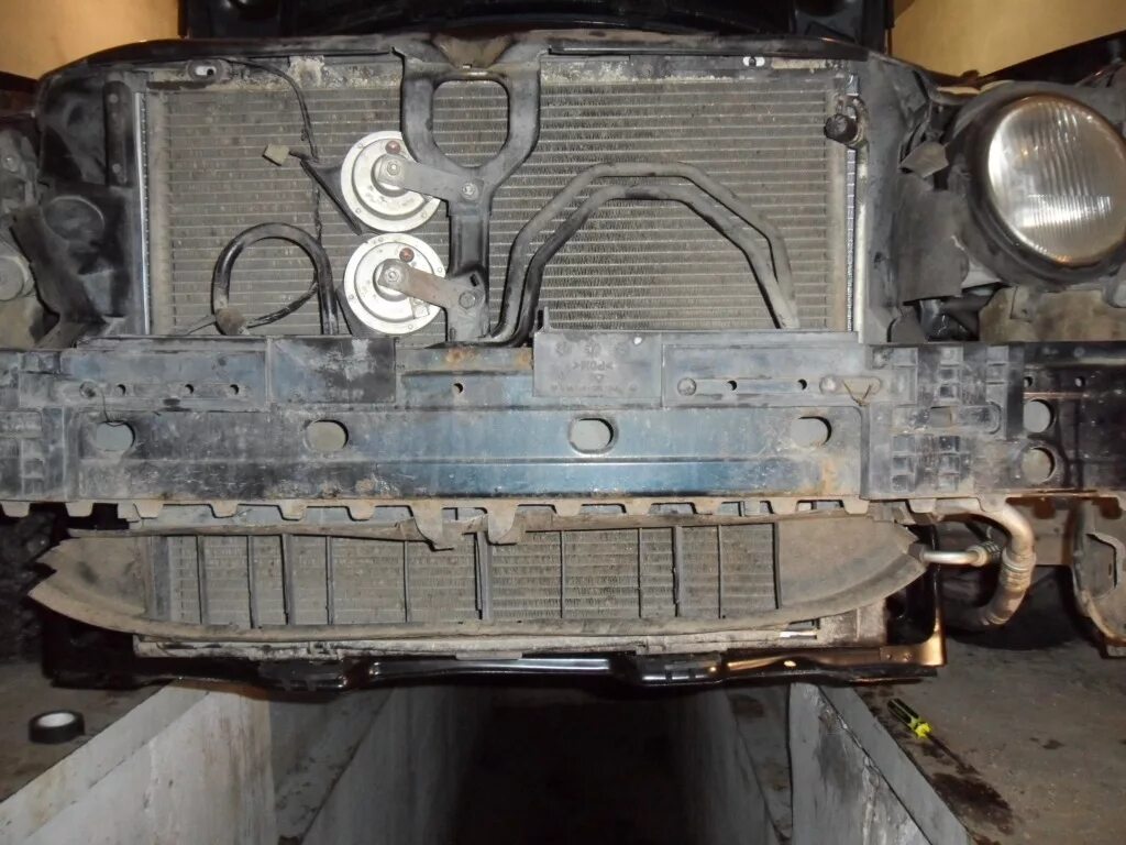 Радиатор w211. Радиатор охлаждения акпп w210. радиатора w463 1994. пыльник радиатора w124.