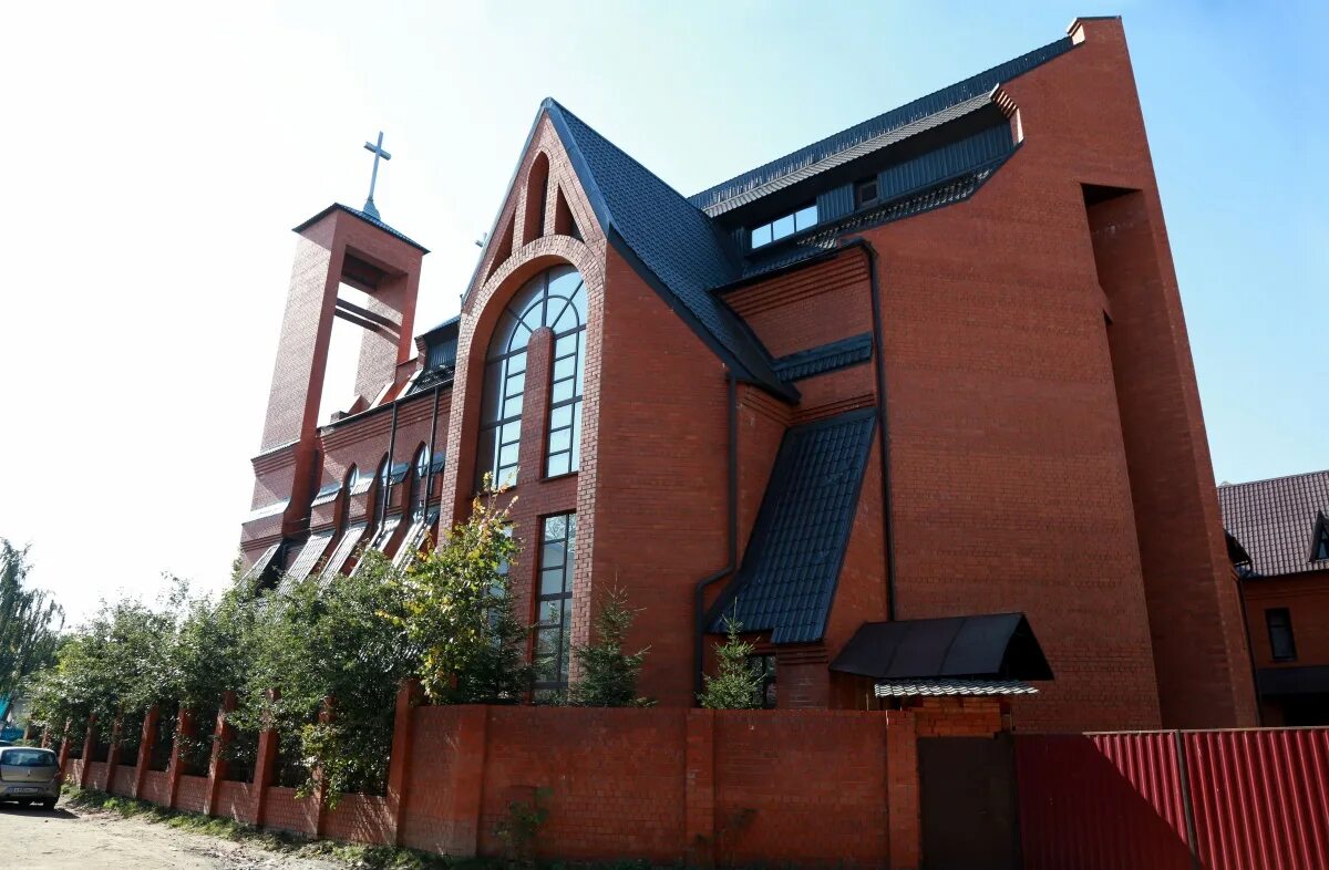 католическая церковь тверь. тверской костел преображения господня. церковь преображения господня тверь. храм преображения господня transfiguration church. католический храм преображения господня тверь.