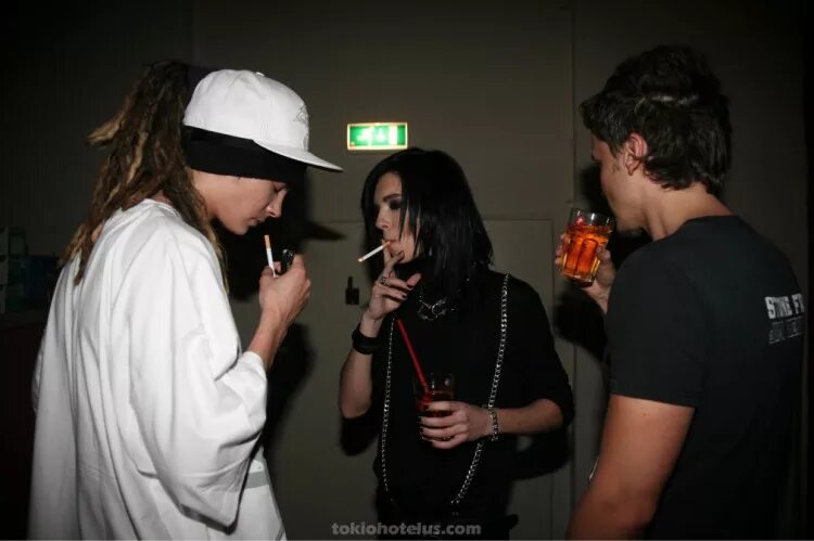 Токио хотел том каулитц. Том каулитц 483 фанатка. Tom kaulitz. Том каулитц 483 фанатка. Том каулитц 483 фанатка.