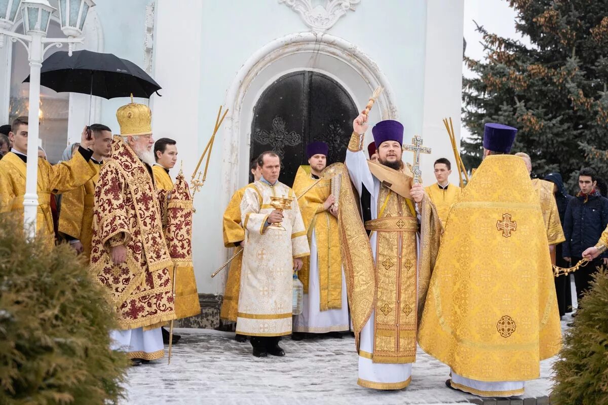 храм рождества христова казань. православный рождественский сочельник. самарканд католический храм рождество служба. рождество христово в хроме. смышляевка храм воскресная школа.