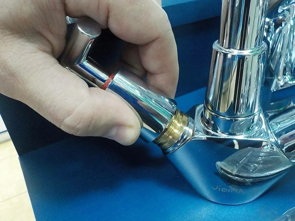 Смеситель для кухни frap f4098. Кран сантехнический. Ручка смесителя т620. Кран смеситель. Смеситель для раковины е112 кранбуксы в смесителе.