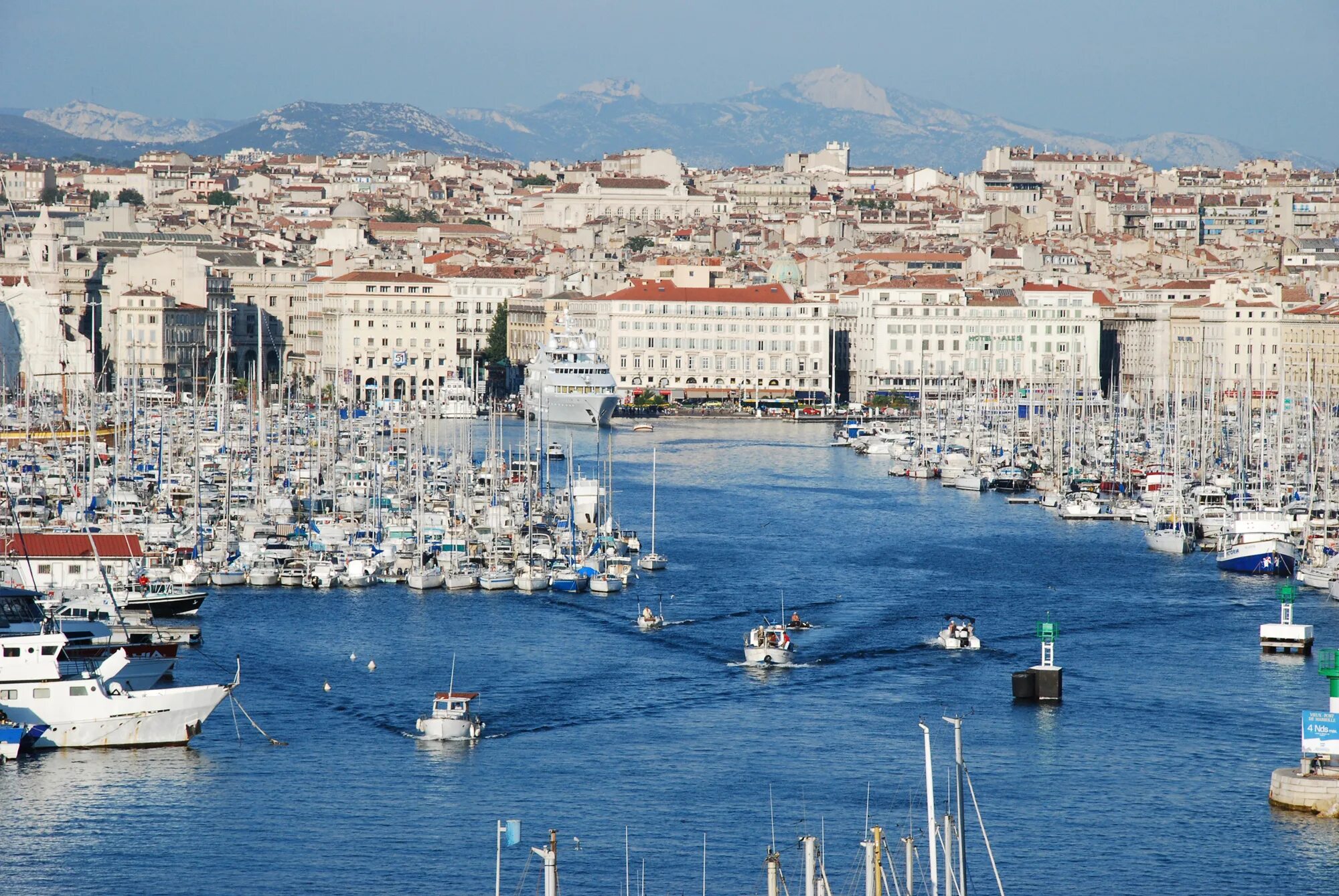 Французские главные города. Старый порт Марселя.