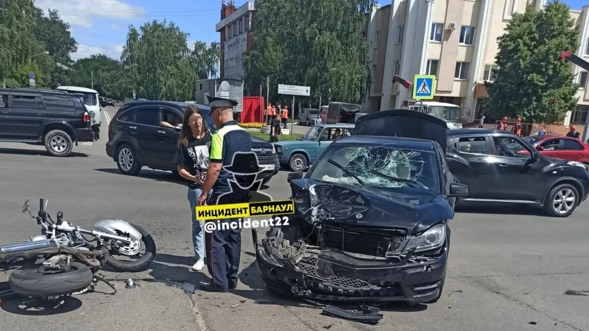 ДТП В Барнауле на Комсомольском проспекте. Авария рисунок. Новости 22 1 24