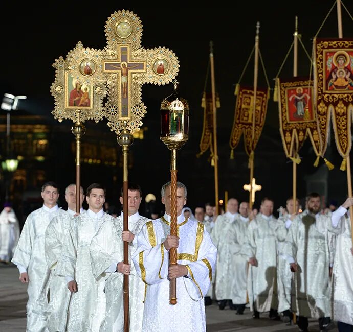 Крестный ход храм Христа Спасителя. Крестный ход на Пасху в храмах Москвы. Крестный ход на Пасху в Москве храм Христа Спасителя. Крестный ход на Пасху храм Христа Спасителя. Пасха в 2024 католическая почему раньше