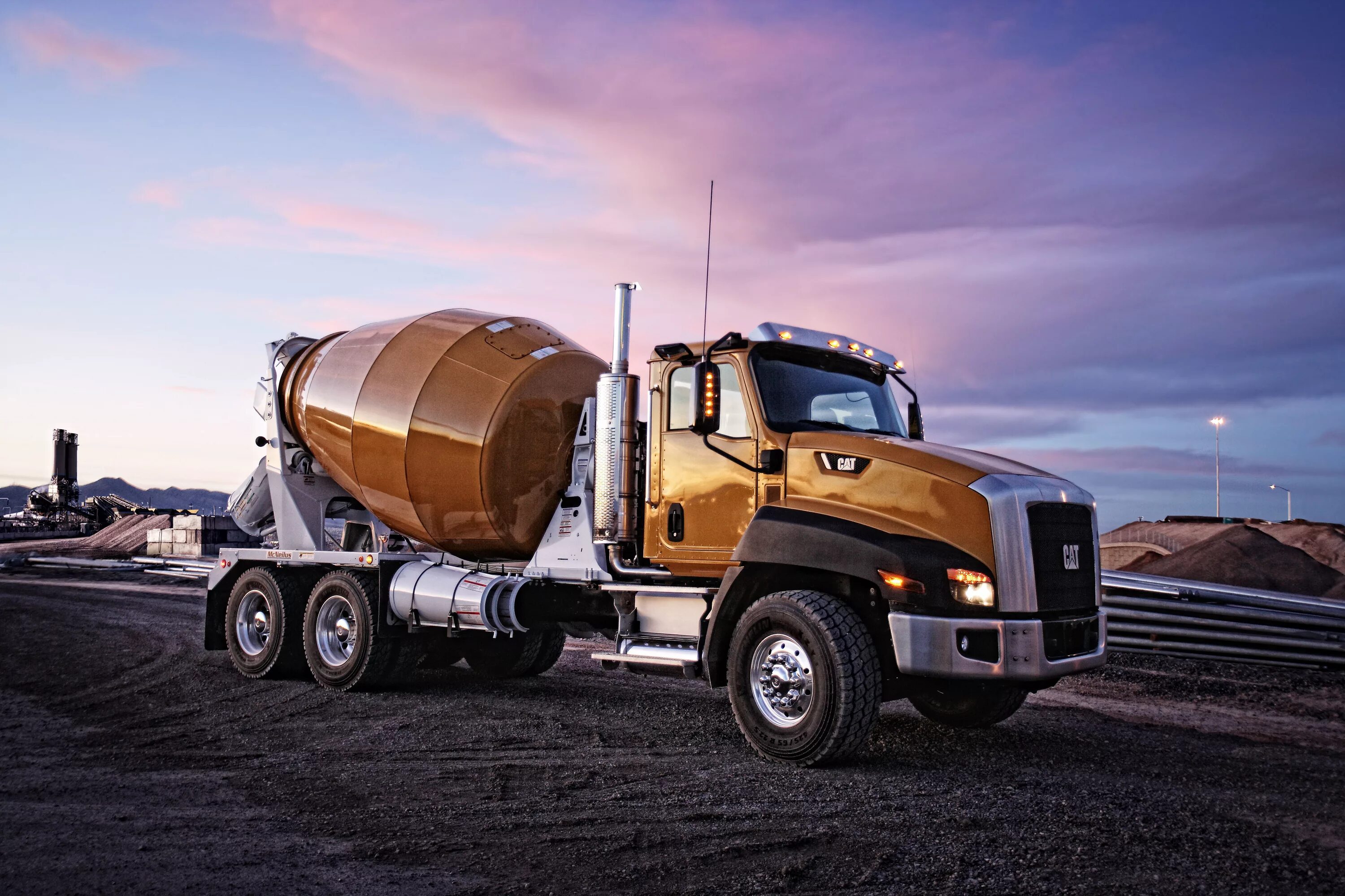 Concrete mixer. Грузовик Катерпиллер Caterpillar ct660. Caterpillar ct660 седельный тягач. Автобетоносмеситель 5814т6. Бетон м200 (b15).