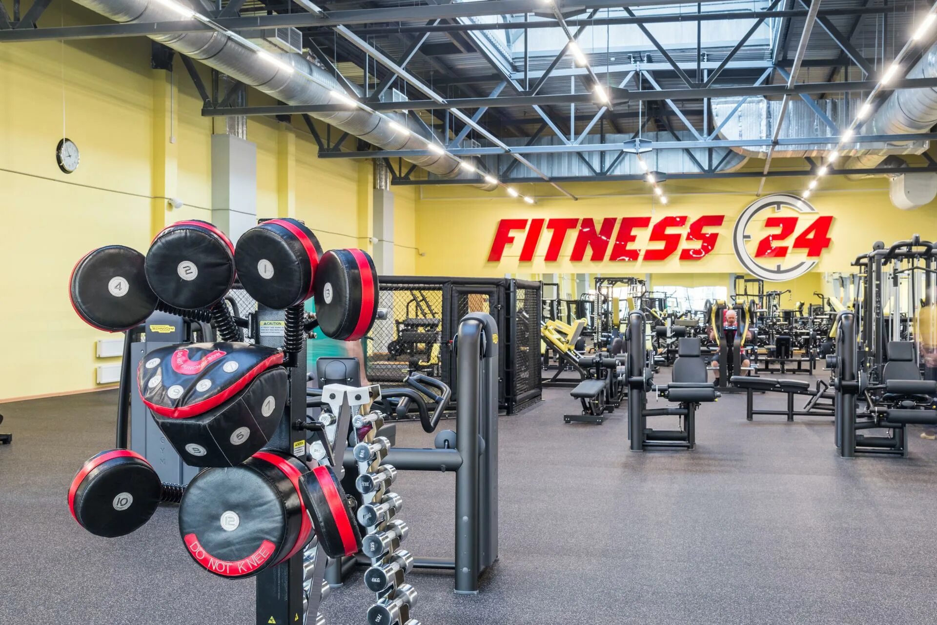 Фитнес 24 работа. Фитнес 24 лиговский. fitness24 на ветеранов. фитнес 24 на ветеранов. фитнес 24 корзуна.