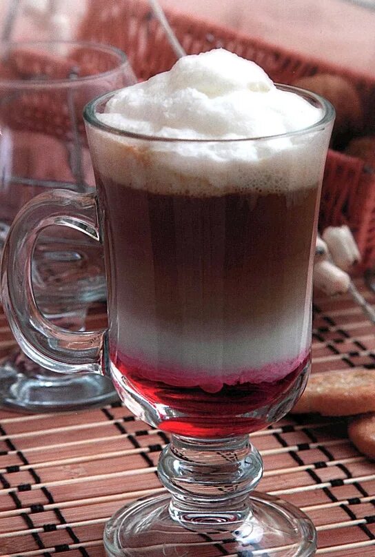 Раф кофе с сиропом. Латте 200 мл. Капучино с кленовым сиропом. Латте с каким сиропом вкуснее. Латте макиато карамель.