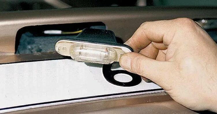 Замена ламп R10W, P21W, C5W, W5W на светодиодные. LED - ГАБАРИТЫ, СТОП-СИГНАЛ, П