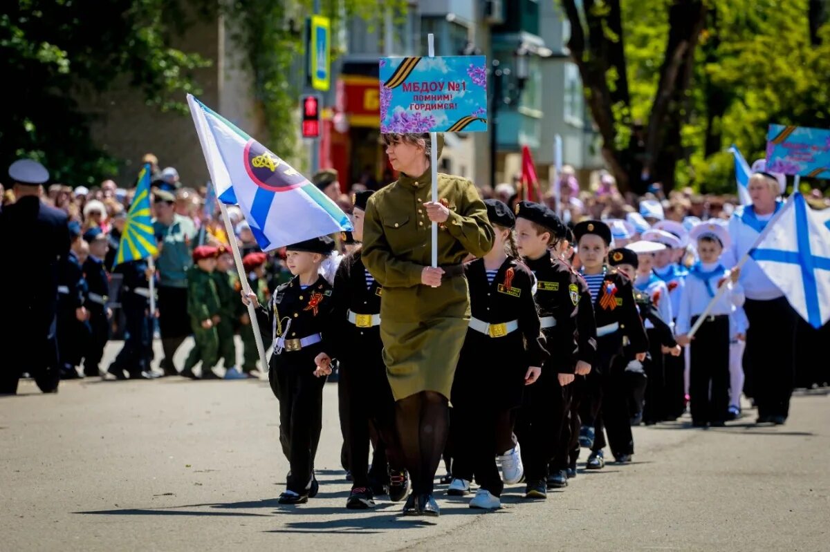 1 6 мая праздник. День Победы Невинномысск. Невинномысск 9 мая. 9 Мая Пятигорск. Шествие дошколят на параде Красноярск.