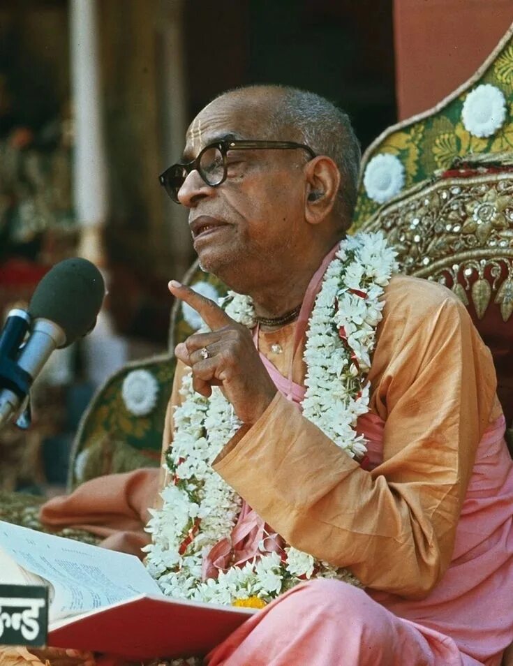 А ч бхактиведанта свами прабхупада. Бхактиведанта свами шрила прабхупада. Шрила прабхупада. Шрила прабхупада с учениками. Шрила прабхупада вриндаван 1974.