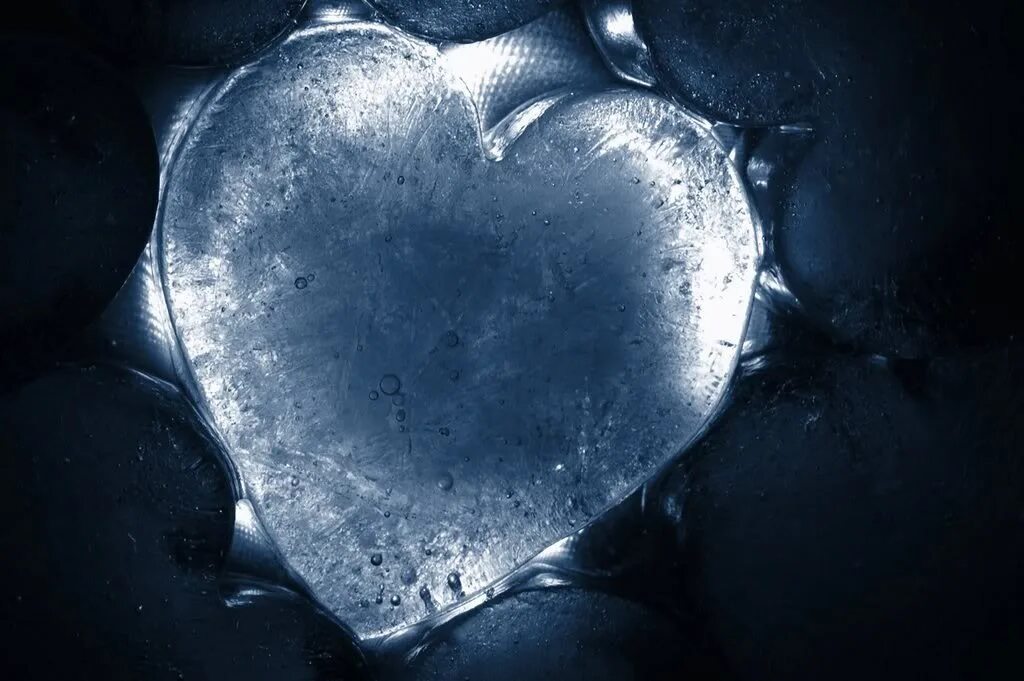 Сломай мой лед. Ледяное сердце. Сердце во льду. Сердце изо льда. Замерзшее сердце.