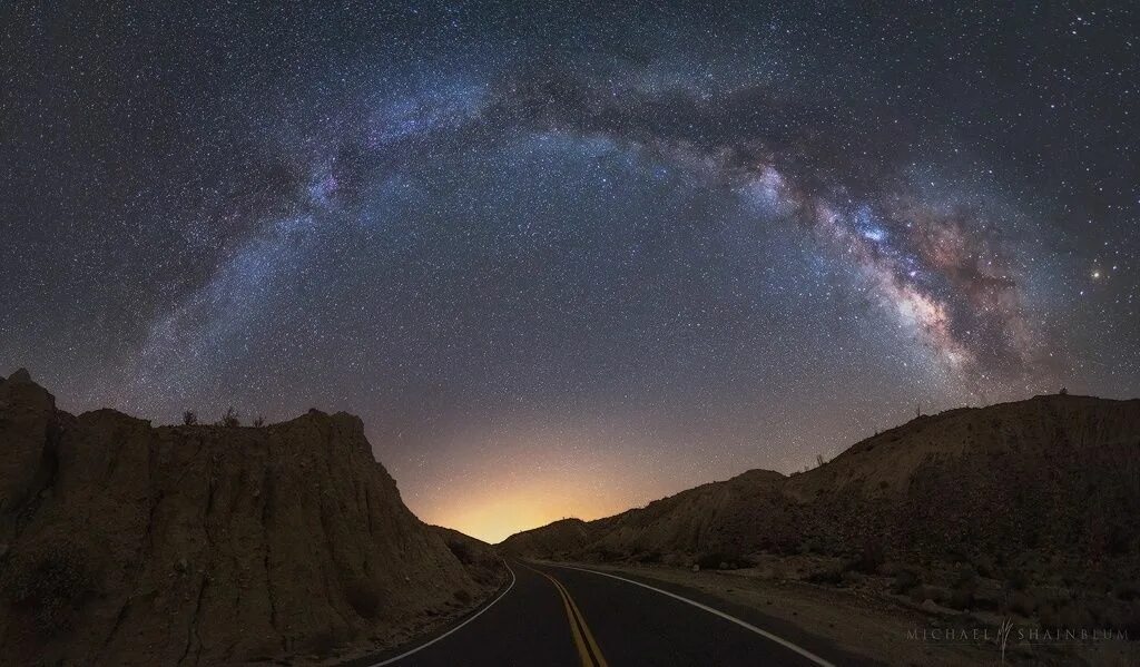 Under the milky way. Млечный путь. млечный путь дорога. млечный путь фото. млечный путь milky way.