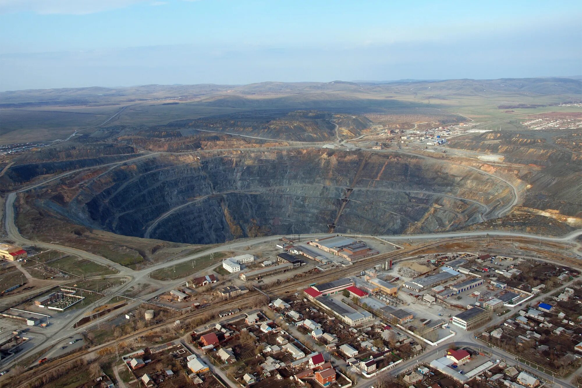 Бакальский карьер челябинская область. Погода в карьере. Шарташский гранитный карьер. Смолинский карьер. Учалинский гок карьер.