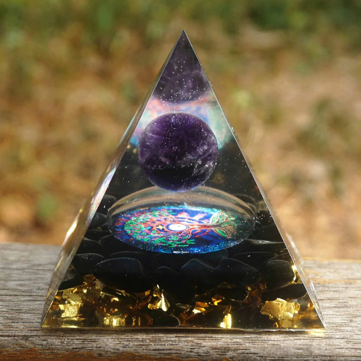 Сильный магический камень. Пирамида оргонит. Аметист Кристалл сфера оргонит пирамида. Оргонит сфера. Камень оргонит.