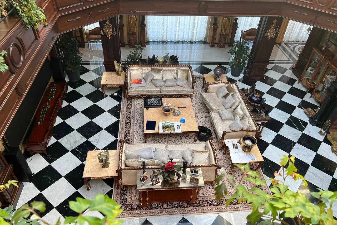 Шикарный особняк. Дом пригожина. Сталинские особняки внутри. Дом интерьер валерии и пригожина. Особняк внутри.