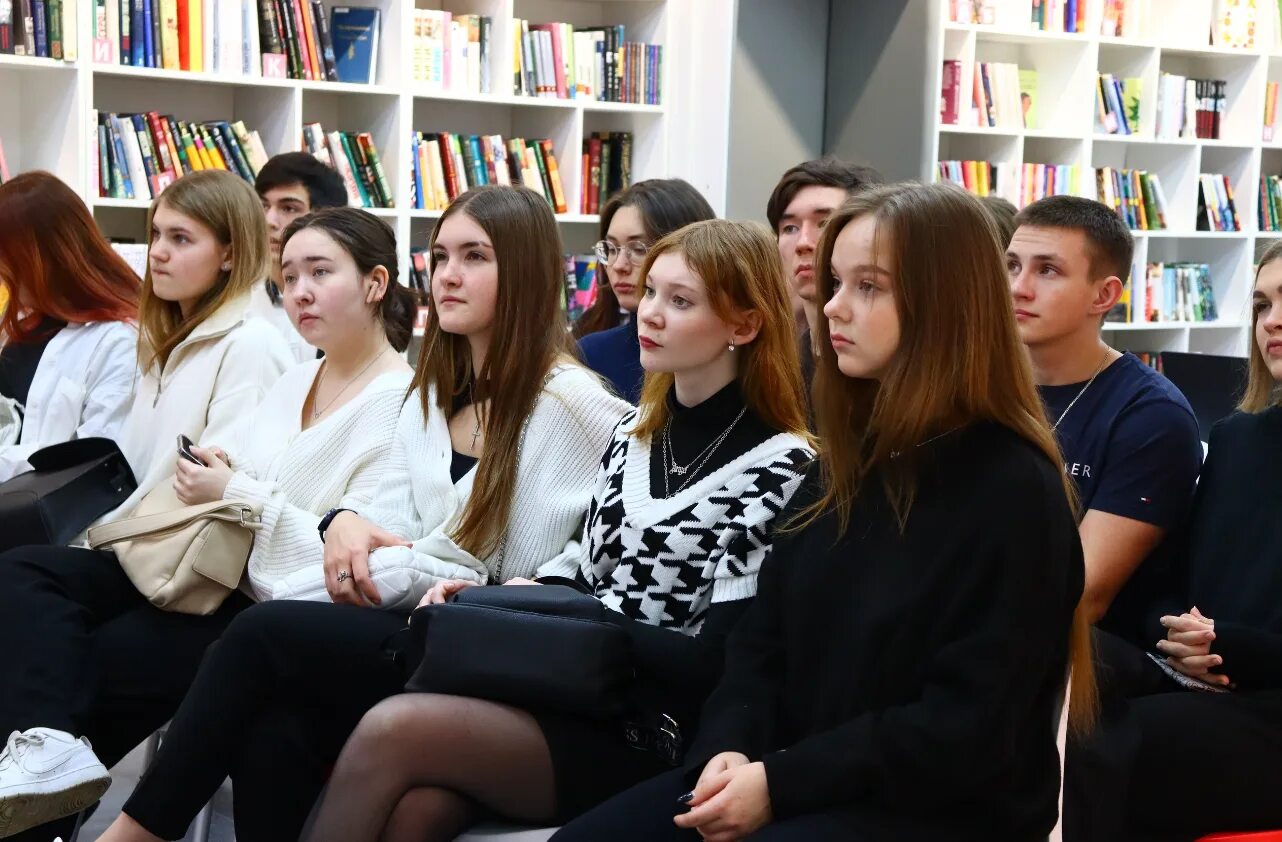 Школа красоты. Программирование подростки. Г тюмень обучение. Сурдопереводчик на канале спас. Маникюр в школу.