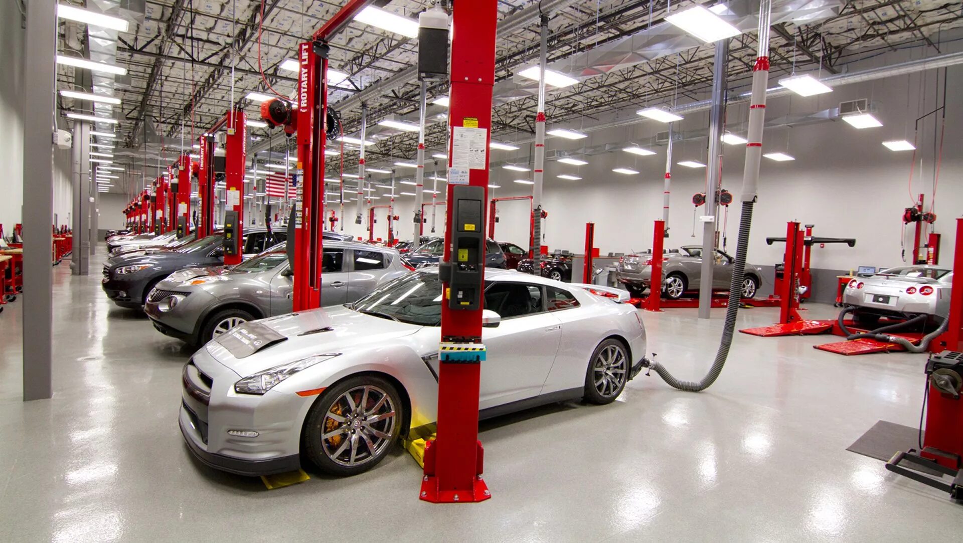 Сервис японских автомобилей. Автомастерская. Тойота супра автомобиль двигатель. Японские тачки. Гараж автотюнинга.