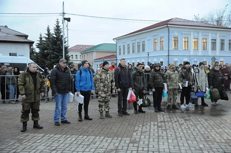 События в елабуге сегодня. Елабуга мобилизация 27 октября. Проводы на войну Елабуга. Мобилизация в Елабуге на сегодня. Елабуга фото мобилизованных ребят.