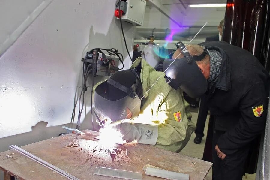 профессия сварщик спо. профессия • электрогазосварщики. электрогазосварщик. сварщик. сварка по металлу.
