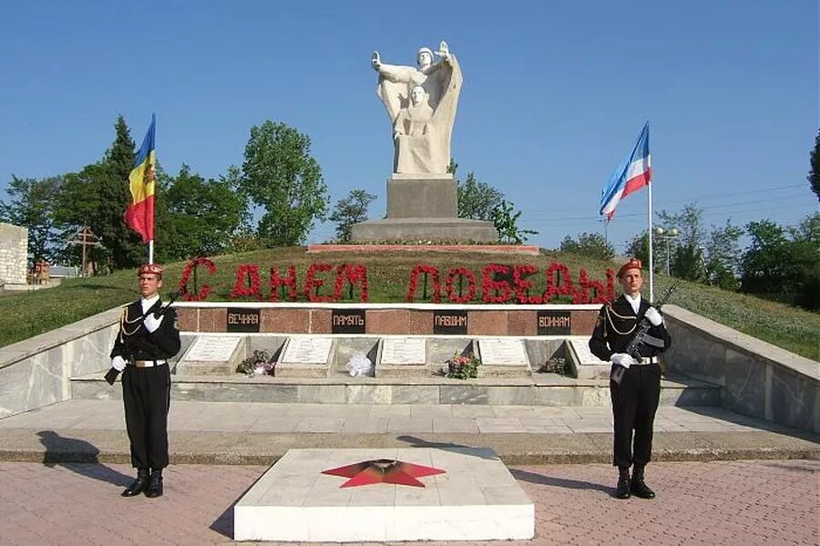 Г.Комрат столица Гагаузии. Город Комрат Гагаузия. Комрат памятник Победы. Комрат памятник Ленину. Камрат