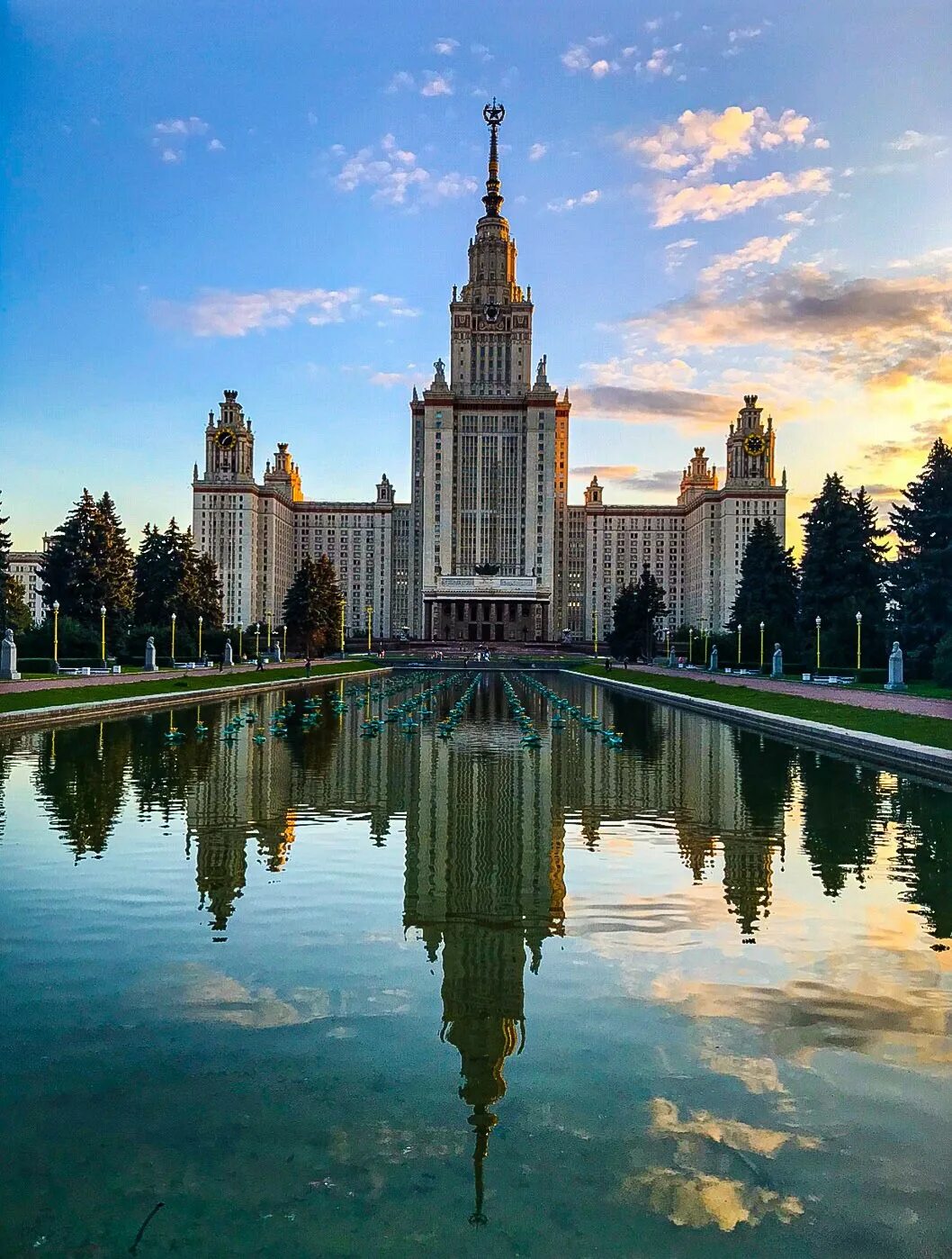 Московский государственный университет фото в москве. Московский государственный университет им м.в Ломоносова МГУ. Московский университет Ломоносова. Университет МГУ В Москве. МГУ Ленинские горы 1.