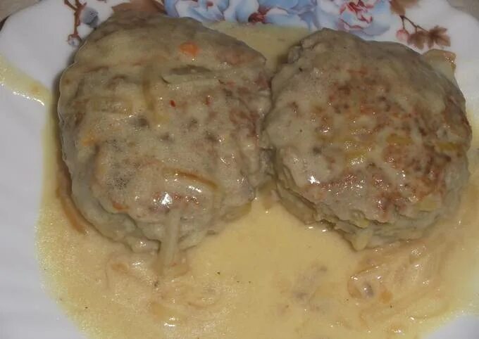 Тефтели из индейки с рисом и подливкой в духовке. Рецепт ежиков со сметаной. Рецепт ежиков со сметаной. Куриные тефтели в сметанном соусе. Куриные тефтели в сливочном соусе.