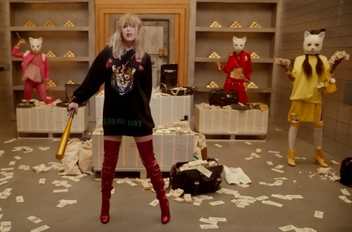 Тейлор свифт look what you make. Тейлор свифт look what you made me do. тейлор свифт лук вот ю мейд ми ду.