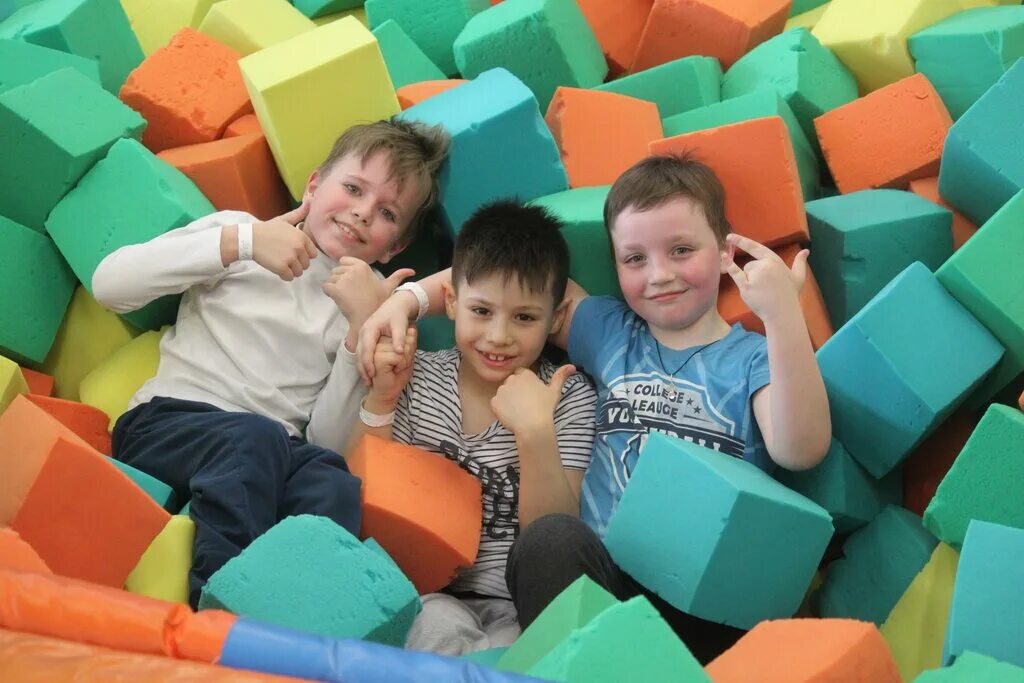 Батутный центр вверх тц новомосковский. Центр вверх. Центр вверх. Центр вверх. Центр вверх картинки.