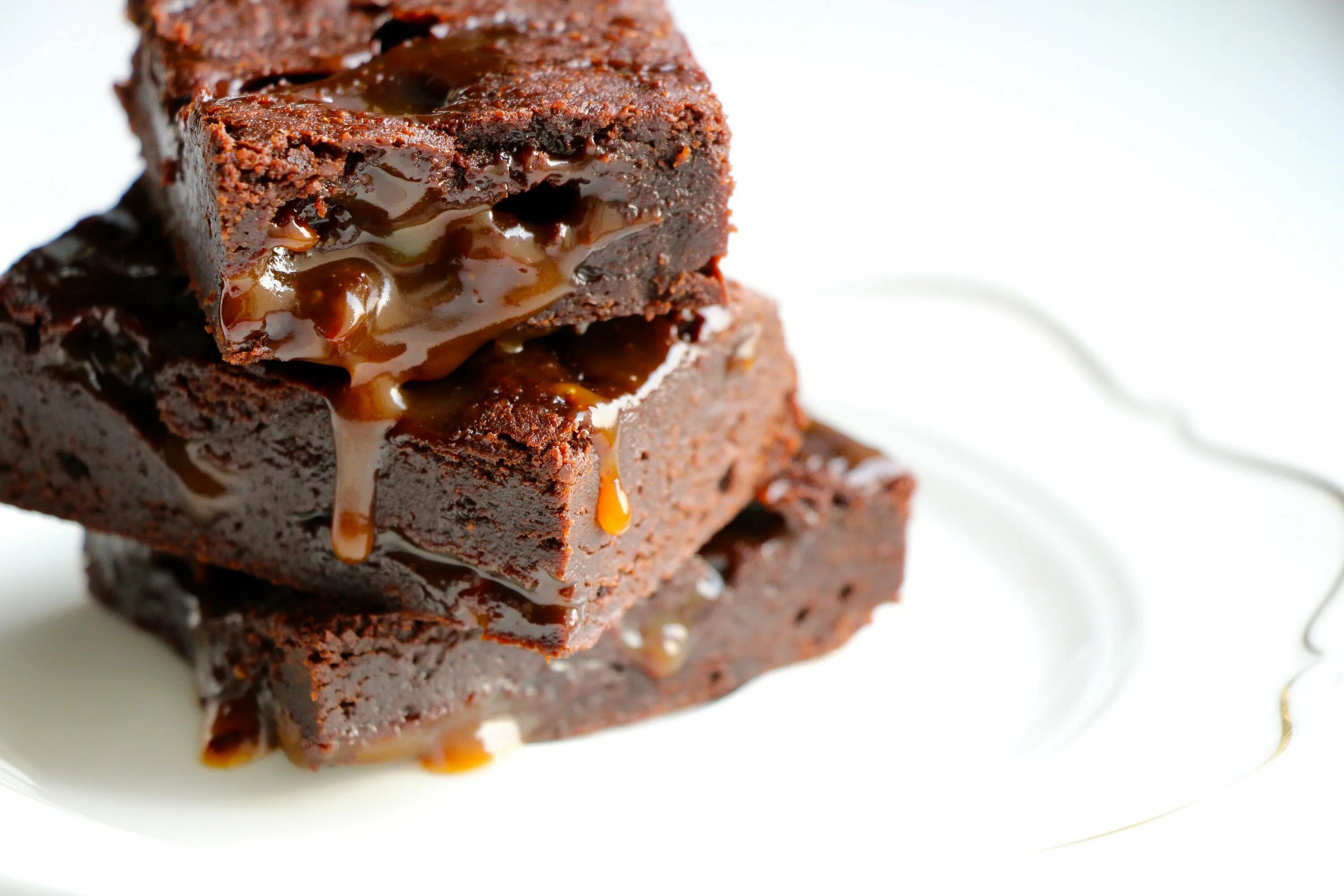 Брауни фото рецепт пошагово. Шоколадное пирожное Брауни. Брауни Фуджи. Шоколадный Брауни классический. Пирог Брауни шоколадный.