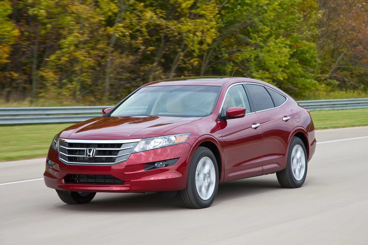 Хонда кросс тур. Honda Crosstour 2011. Honda Crosstour 2009. Honda Accord Crosstour 2013. Honda Crosstour 2010.