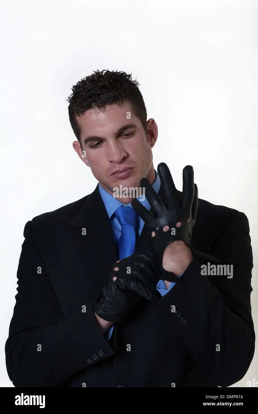 Человек в перчатках. Люди носят перчатки. Рука в перчатке. Перчатки на руках. Люди носят перчатки.