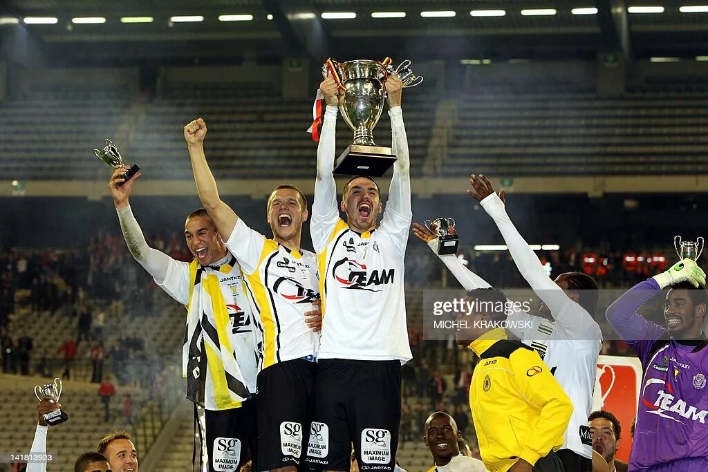 Кубок бельгии. Бельгийский клуб. Бельгия кубок. Маленький футболист. Зенит кубок и суперкубок.