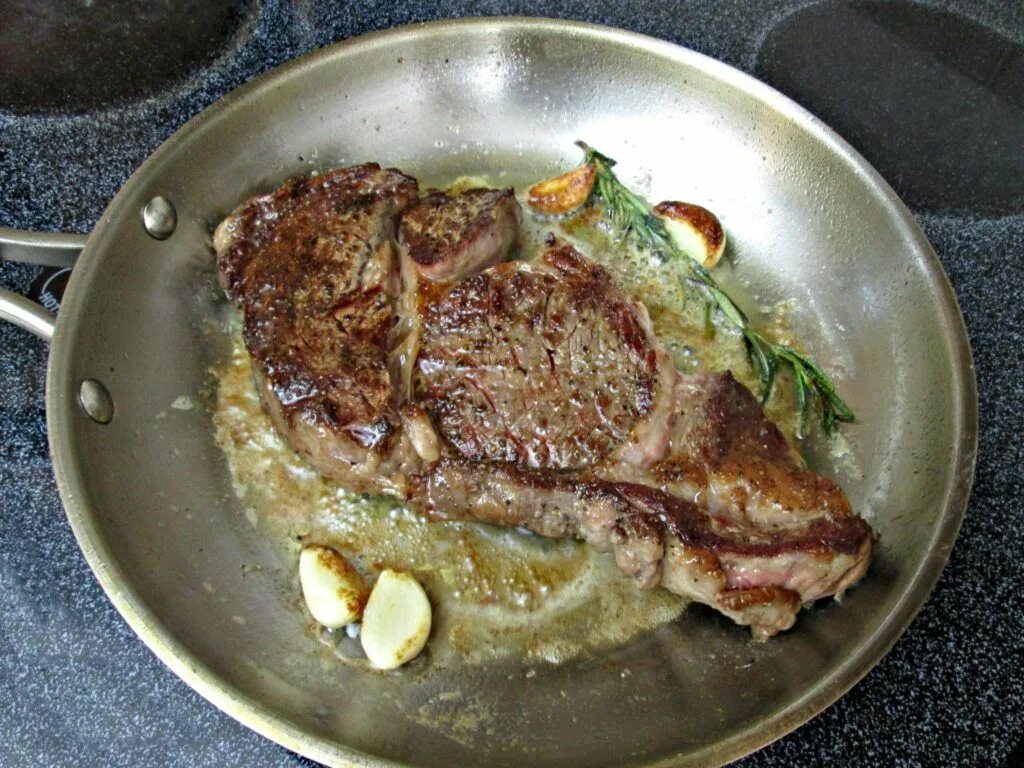 Ribeye Steak Recipe. Steak in the Pan.. Rib Eye Steak very well done. Pan Fried chilen это. Pan fried перевод