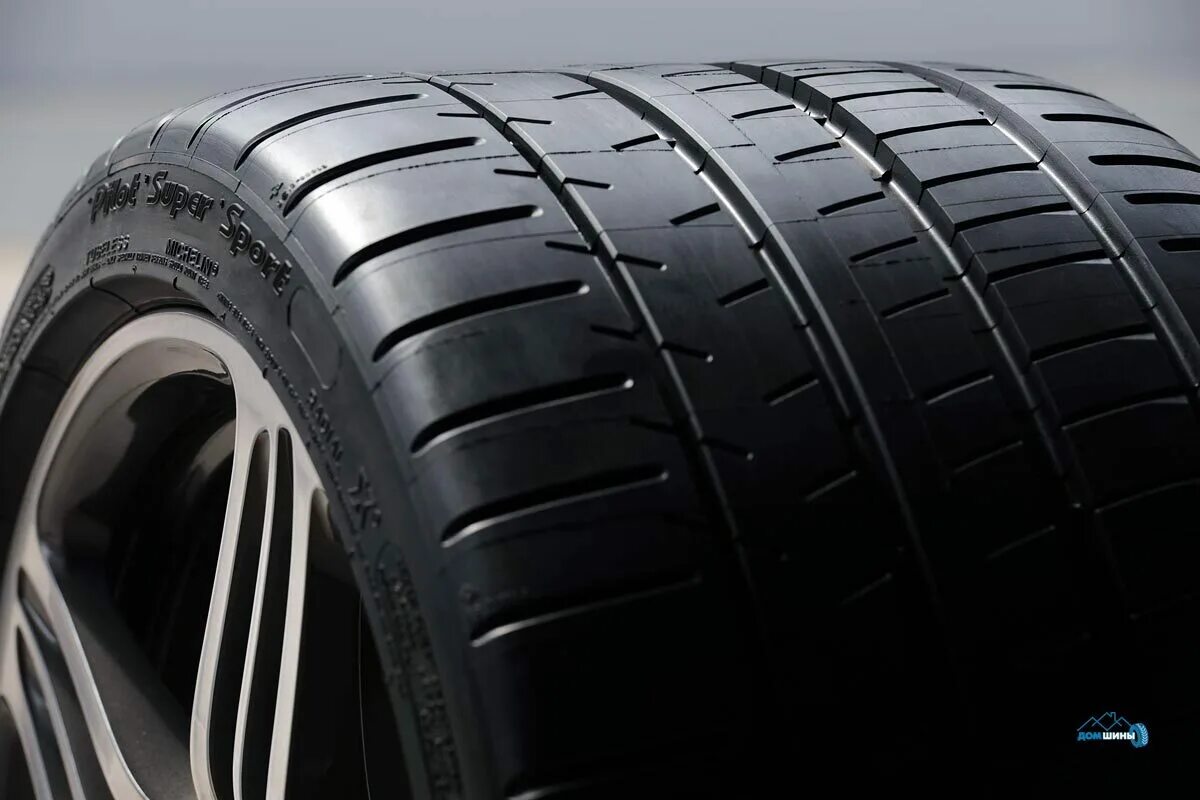 Pilot sport шины. Мишлен пилот супер спорт 265/35/19. Michelin Pilot super Sport 305/35 r22. Michelin Pilot Sport 4s. Michelin 255/45r19 100y Pilot super Sport (n0).