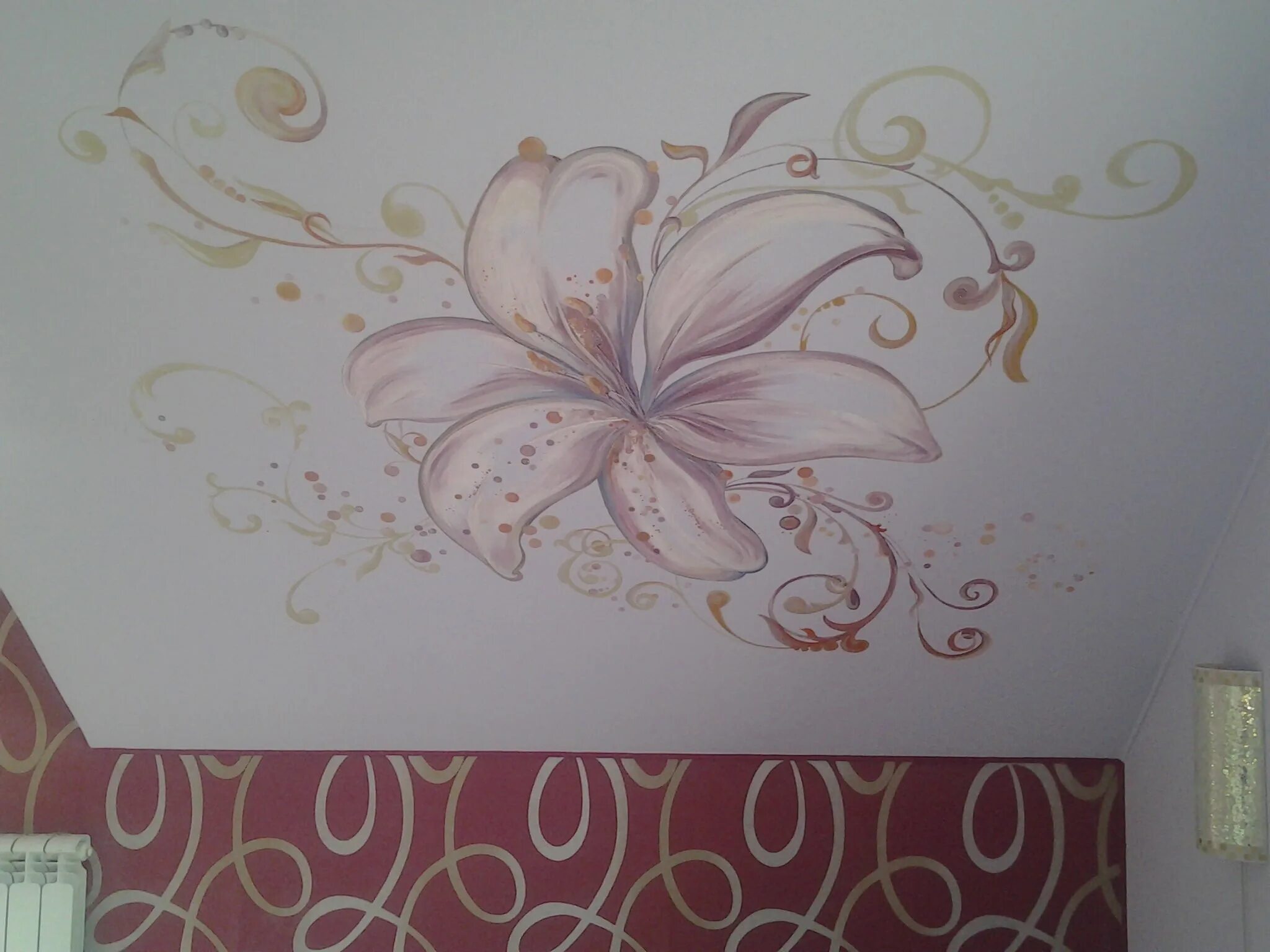 Потолочная роспись в классическом стиле. Декоративные наклейки на натяжной потолок. Натяжной потолок с рисунком дерева. Рисунок на потолке. Рисунки потолков стен.